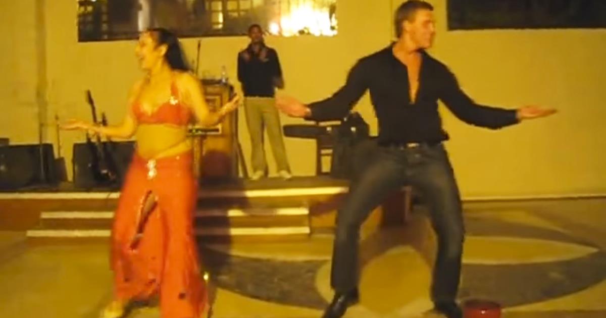 Русский турист перетанцевал восточную танцовщицу! Вы должны это видеть!