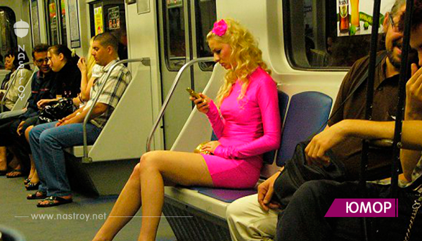 Эта блондинка в метро вычудила такое, что волосы на голове стали дыбом. Редко такое увидишь!