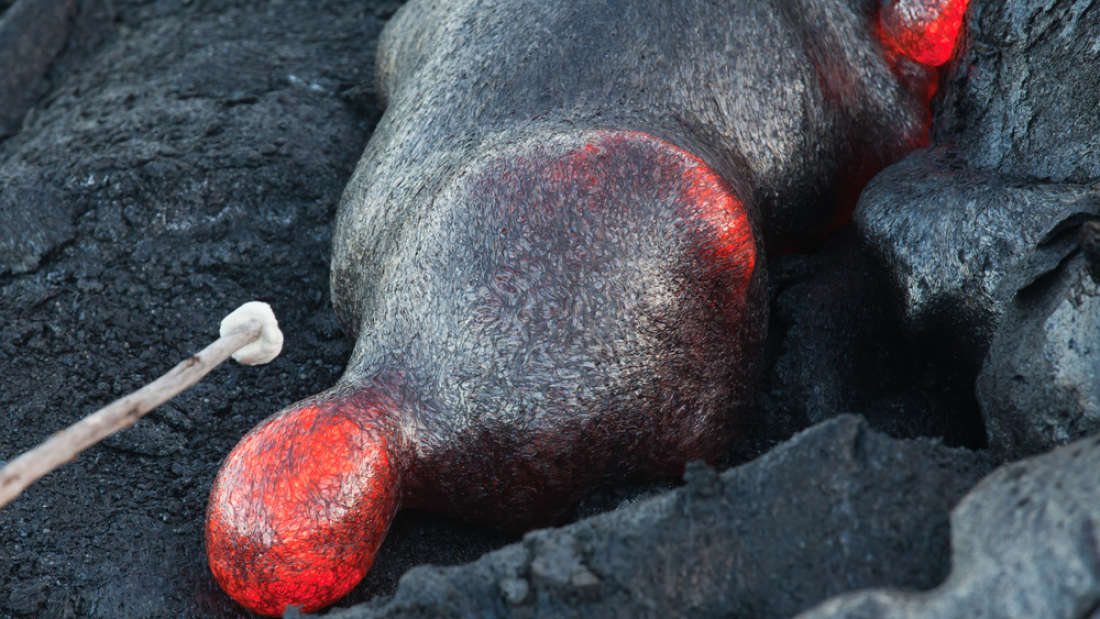 Ученые попросили жителей Гавайев не жарить зефир на вулкане!