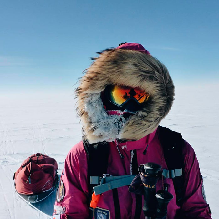 «Забери-ка свой сэндвич с Южного полюса»: эпичный ответ 16-летней покорительницы Антарктики на обидный комментарий тролля