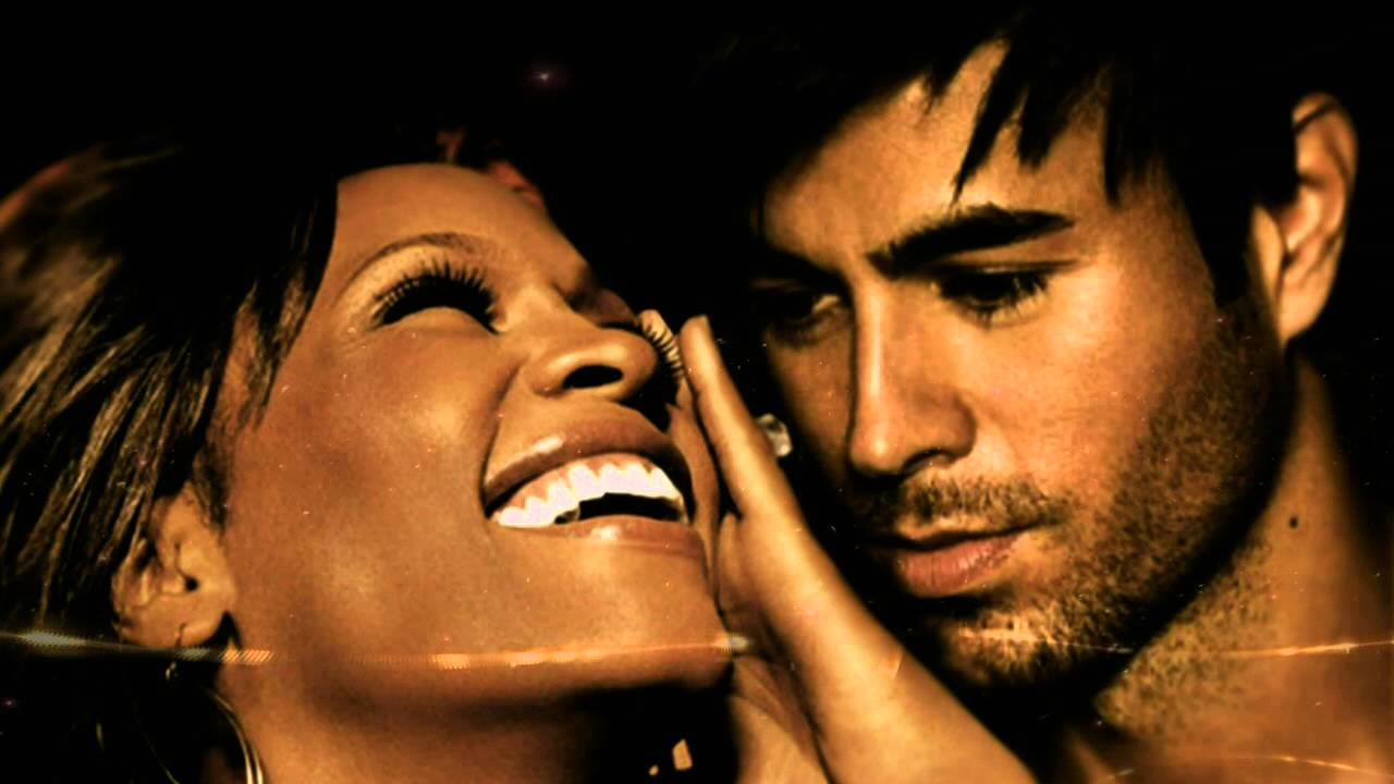 Kiss this. Энрике Иглесиас и Уитни Хьюстон. Enrique Iglesias Whitney Houston. Уитни Хьюстон и Иглесиас. Энрике Иглесиас и Хьюстон.