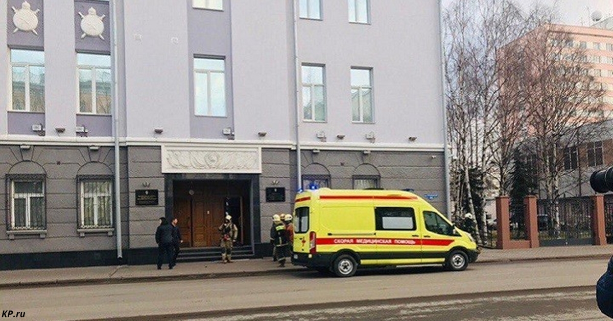 У здания ФСБ в Архангельске прогремел взрыв. 1 человек погиб