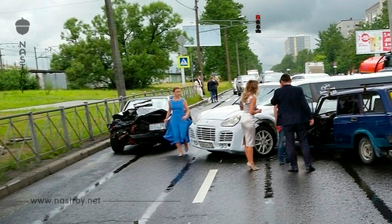 Свадебный лимузин попал в аварию   погибли 20 человек!