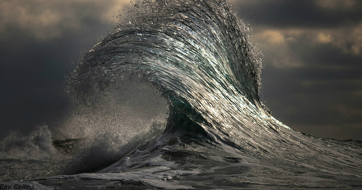 Австралийский фотограф десятки лет снимал волны. Вот его самые сильные фото