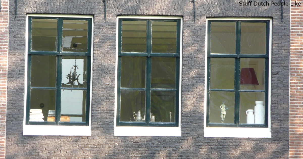 Почему в Швеции запрещены шторы на окнах