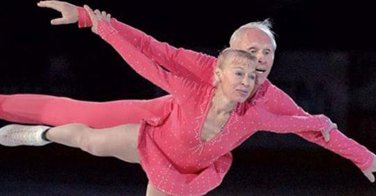 Они – муж и жена и олимпийские чемпионы. Ему 83, ей — 79, и они снова вышли на лед