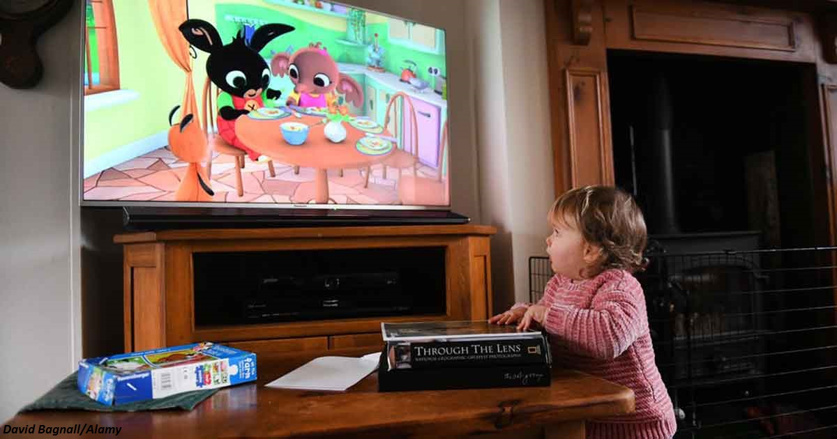 ВОЗ: детям до 5 лет можно смотреть в экран меньше часа в день, до года   нельзя вообще!