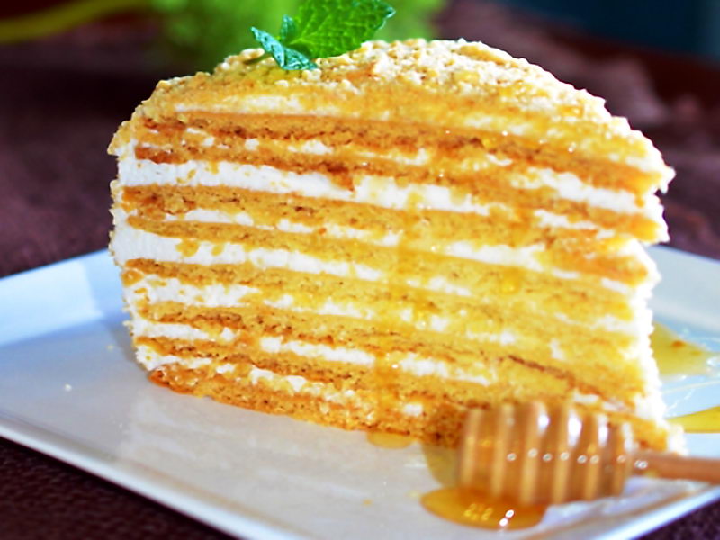 Простой медовый тортик, для тех, кто не любит раскатывать тесто.