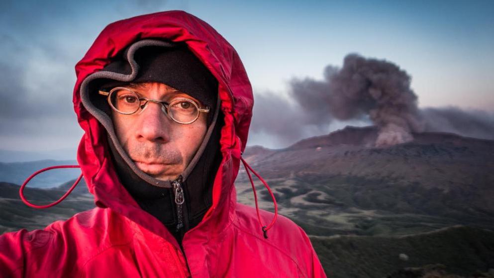 Любитель вулканов показал красоту самых опасных мест (фотоподборка)