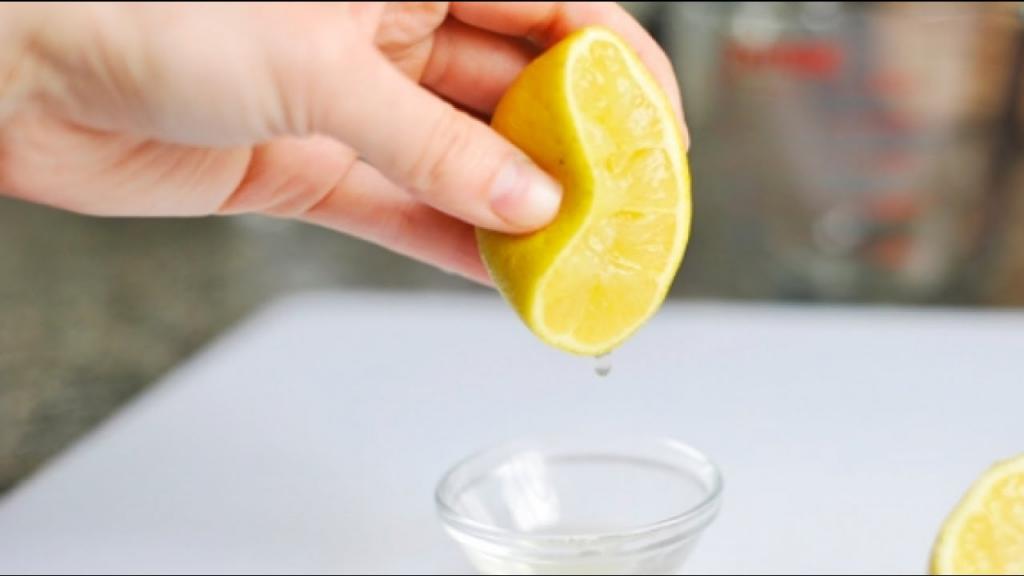 6 поводов для того, чтобы использовать лимонный сок в уходе за кожей