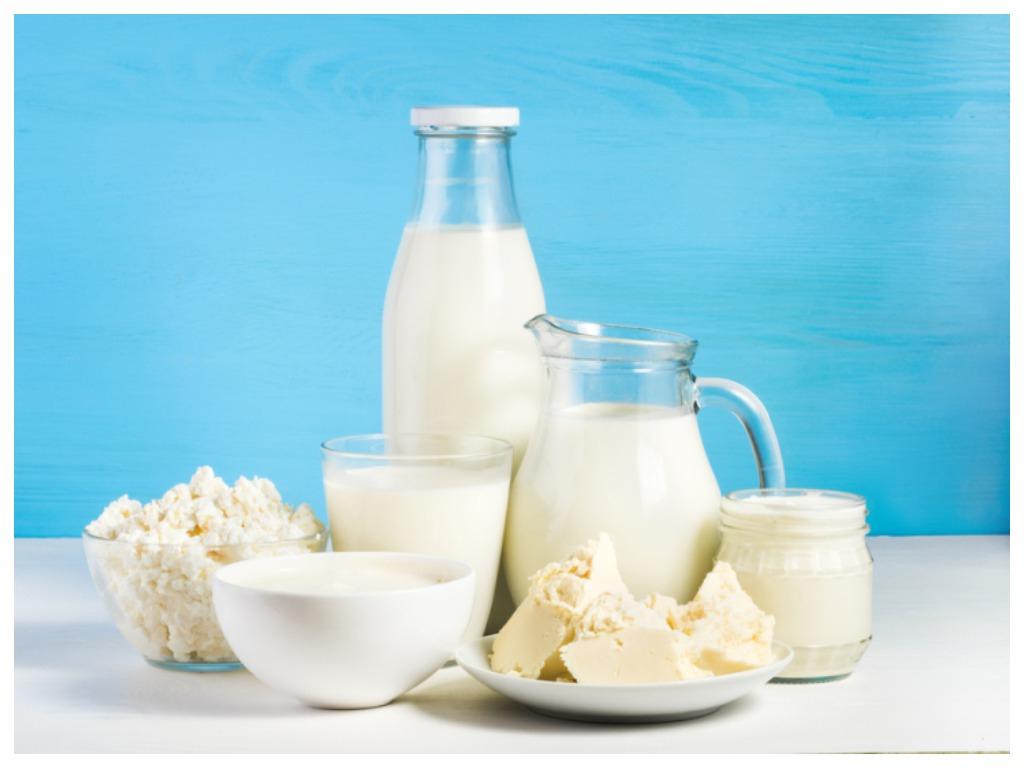 Молочная продукция запрет. Молочные продукты. Молочный продукт. Натуральные молочные продукты. Молочные продукты фон.