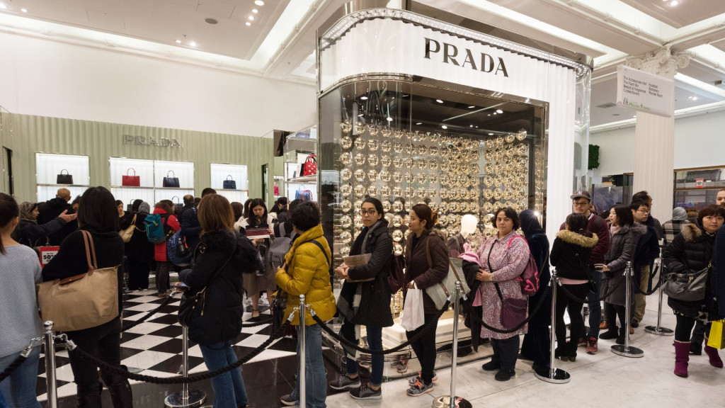 И они задумались: модный бренд Prada откажется от использования меха и других материалов животного происхождения