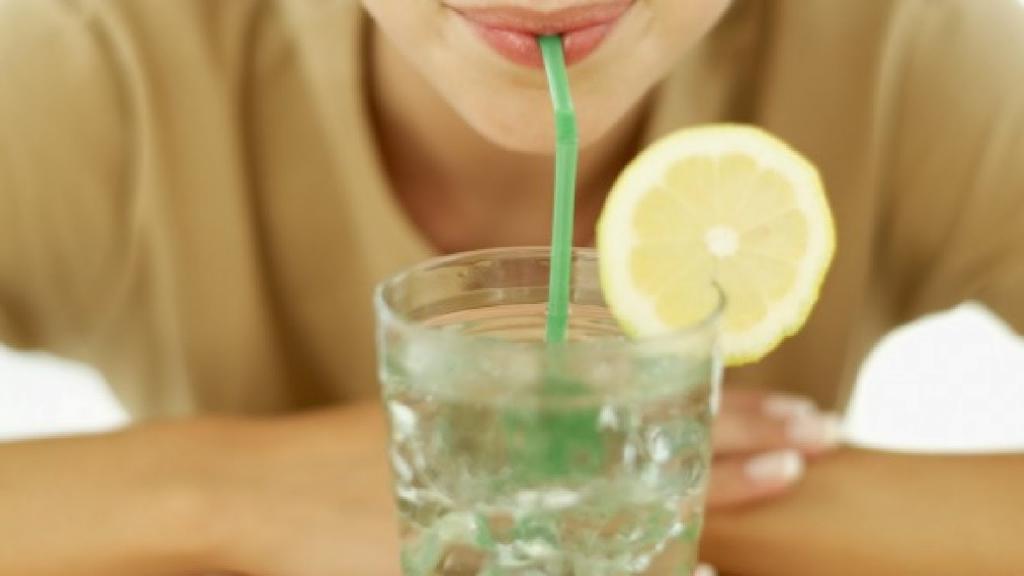 Что произойдет с телом человека, если пить лимонную воду семь дней подряд (ответ экспертов)
