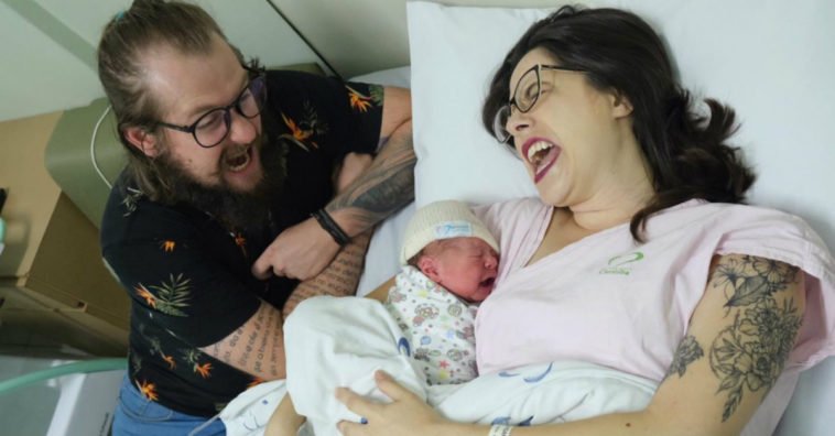  Киндер сюрприз : супруги узнали о том, что у них будет ребенок, за 19 дней до его рождения