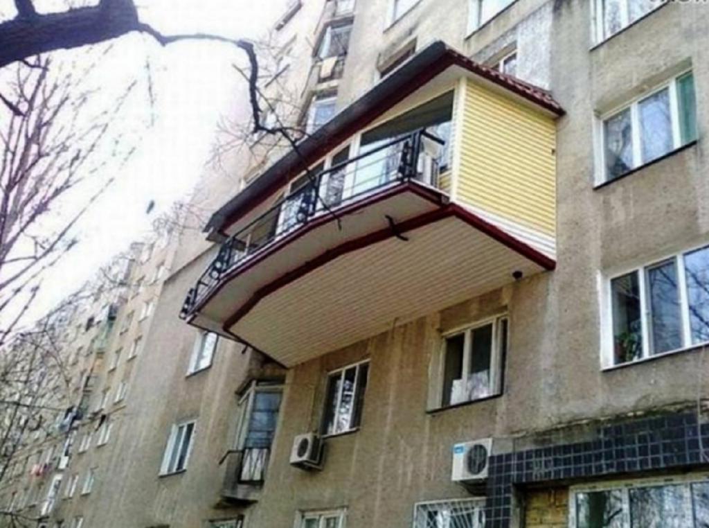 Такое можно увидеть только в нашей стране: 10 балконных  шедевров , которые не оставят вас равнодушными