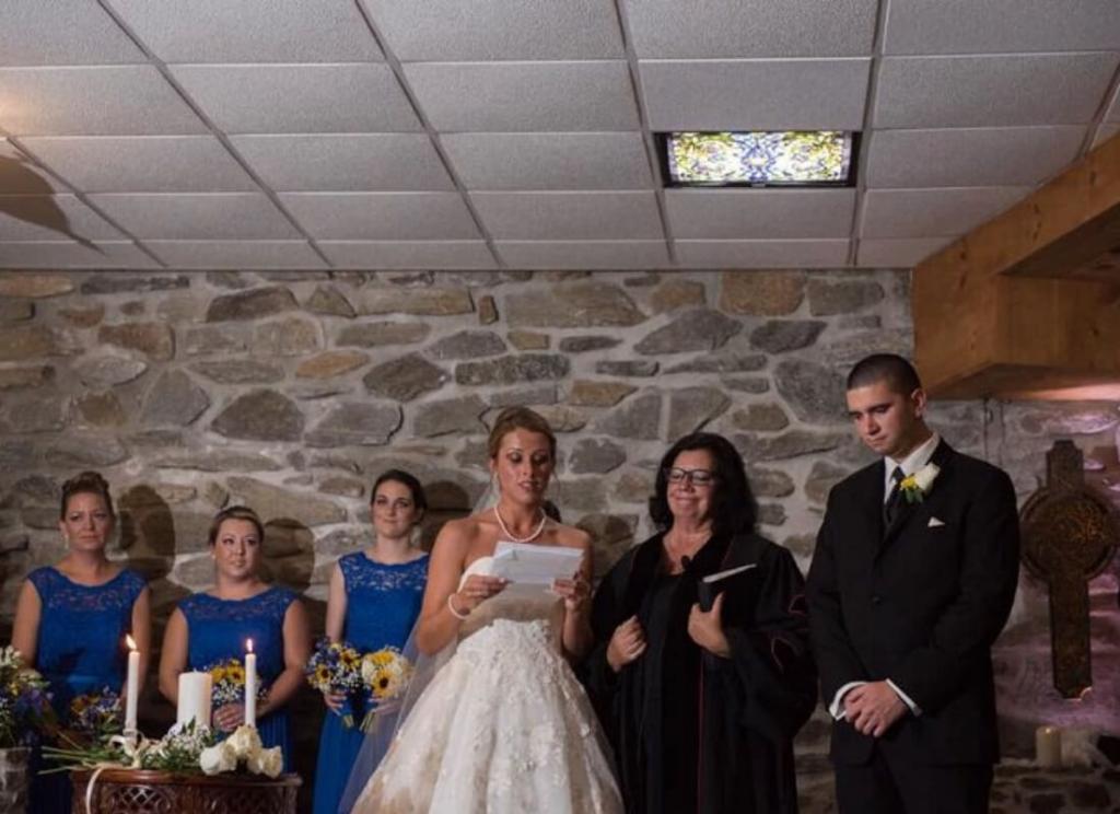 Невеста пригласила бывшую своего жениха на свадьбу и растрогала сердца неожиданной речью