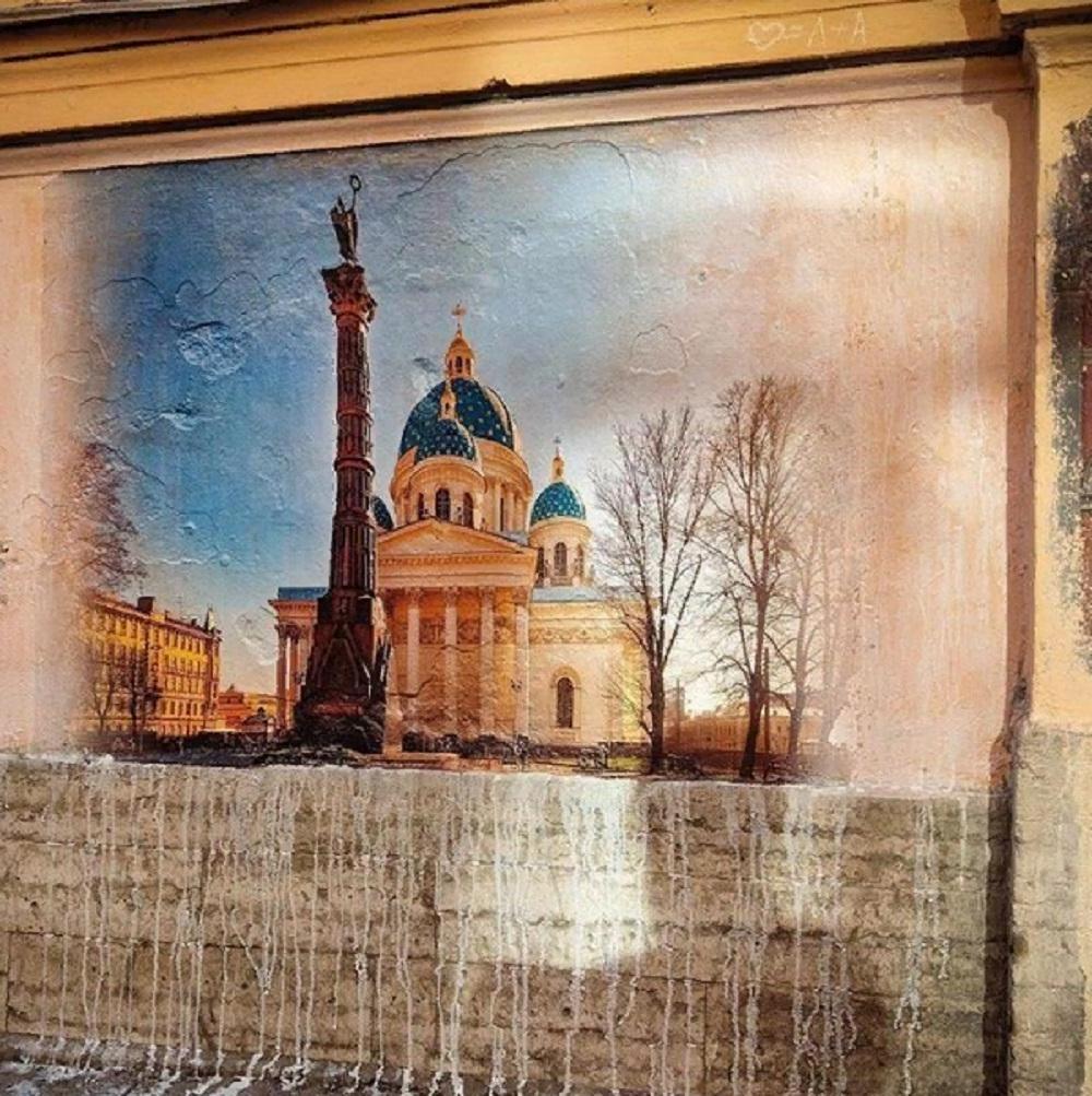 В Петербурге появились уличные фрески с копиями Боттичелли и Никаса Сафронова