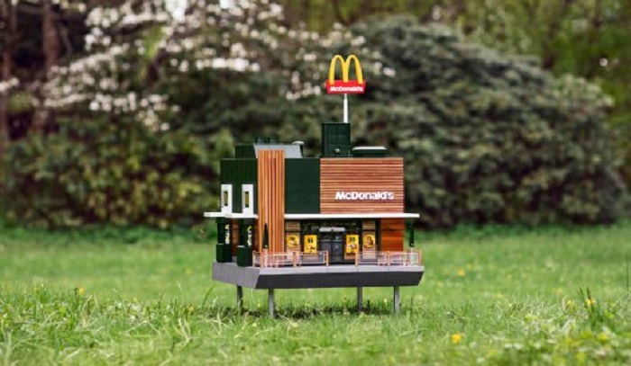 McDonald's создал самый маленький в мире ресторан, посетителями которого стали пчелы