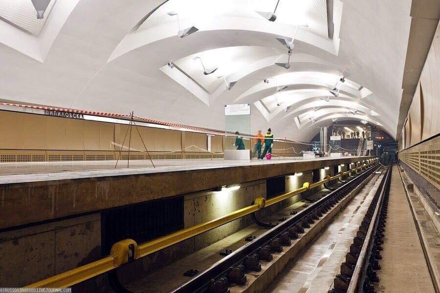 Почему нельзя после падения на рельсы — залезать обратно на платформу метро