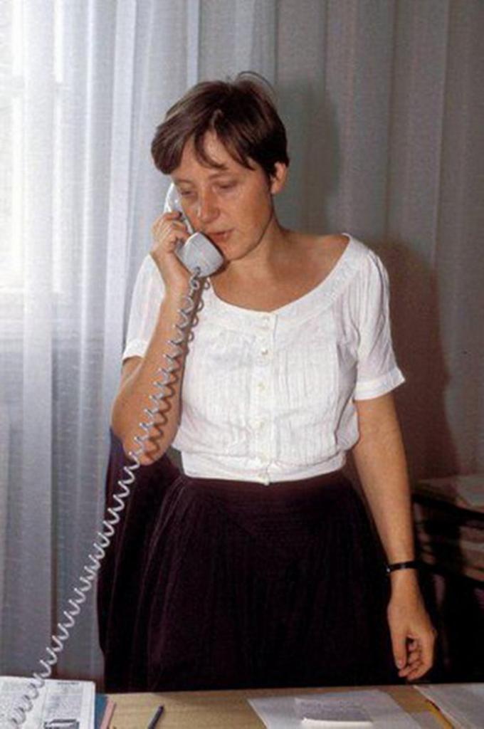 Она не всегда ходила в штанах: как Ангела Меркель выглядела в молодости (фото)