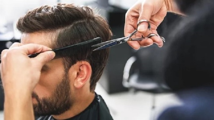 Барбер в четвертом поколении рассказывает о причинах и методах борьбы с выпадением волос у мужчин