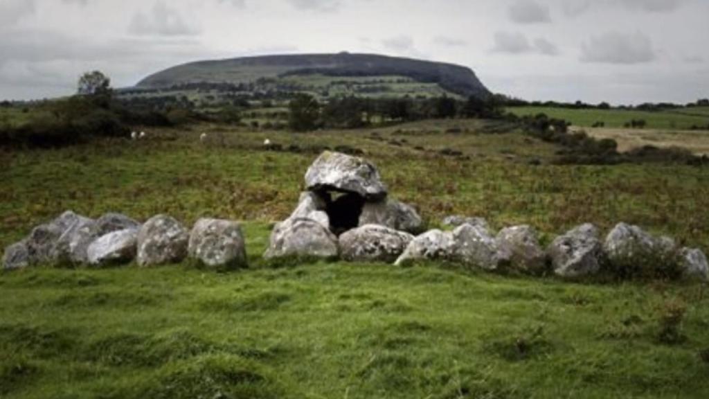 Археологи обнаружили загадочный доисторический памятник в крупном мегалитическом комплексе Карроумор в Ирландии