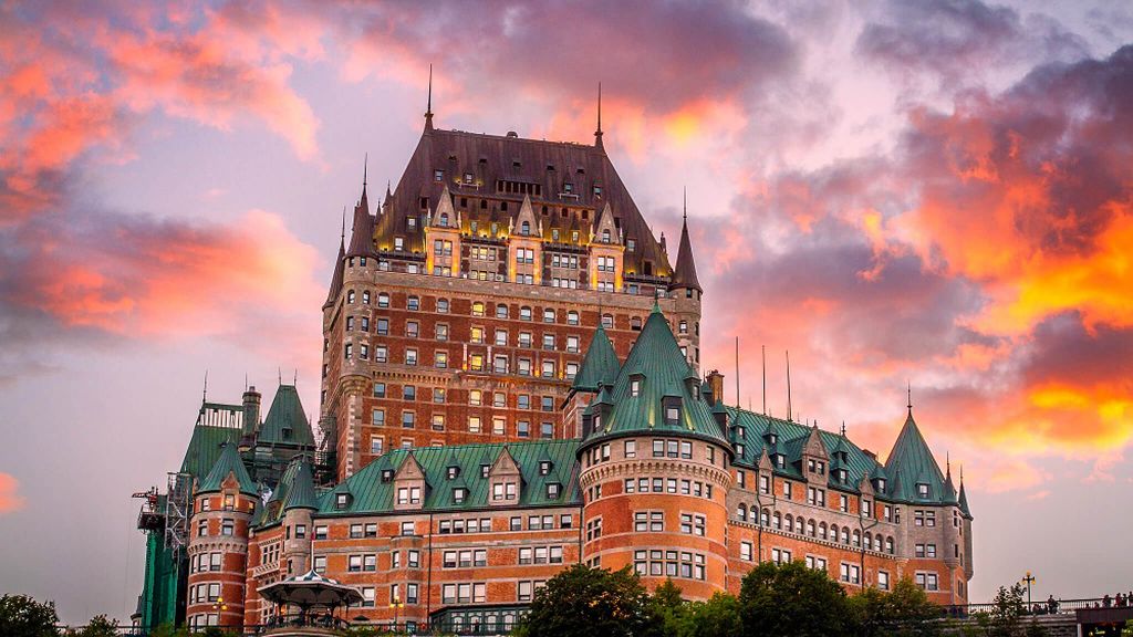 Отель «Шато-Фронтенак» в Канаде заявляет, что он самый часто фотографируемый отель в мире
