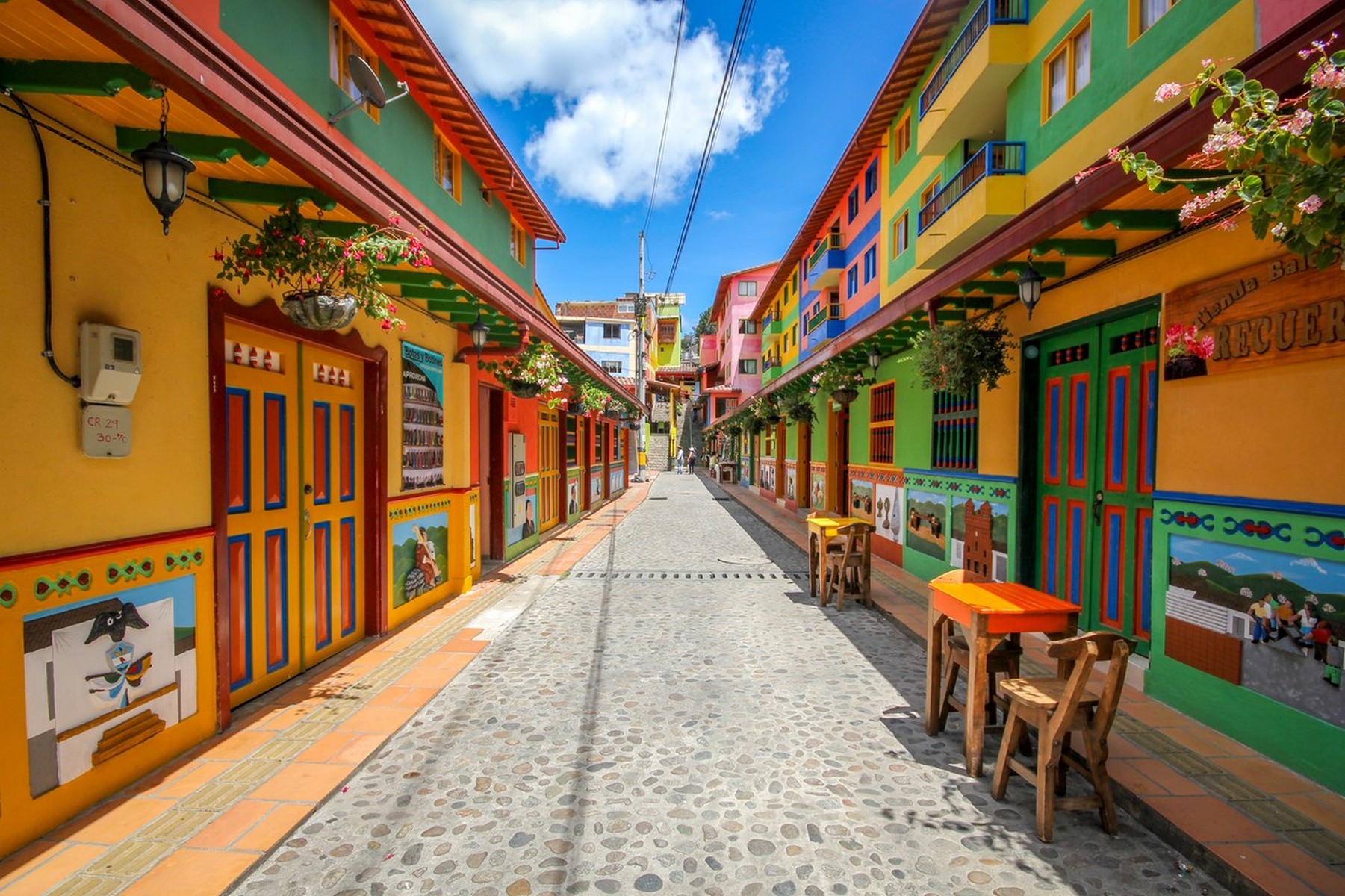 Красочный городок Гуатапе, Колумбия