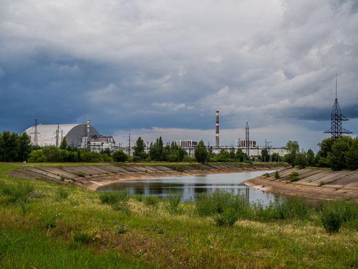 Чернобыль оживает: украинско немецкая компания построила и открыла солнечную ферму в 100 метрах от купола, где находится реактор АЭС
