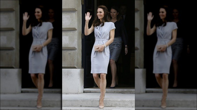 Кейт Миддлтон и Меган Маркл не всегда одеты в соответствии с королевским дресс-кодом: самые неподходящие наряды