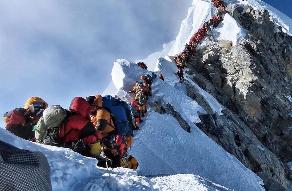 Эверест не самая высокая гора в мире, но во время подъема на нее организм умирает
