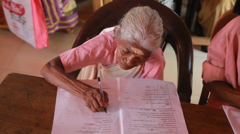 Учиться никогда не поздно: 96-летняя женщина впервые в жизни сдала экзамен и сделала это лучше всех