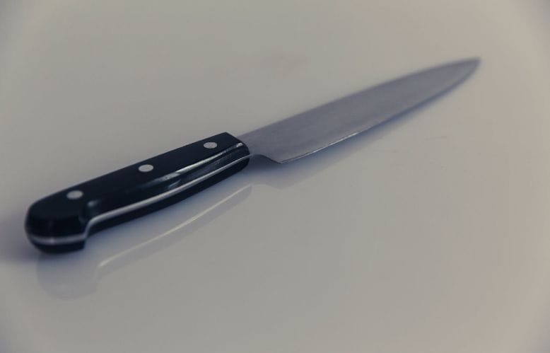 Как наточить затупившийся нож без точилки: простой способ, доступный всем