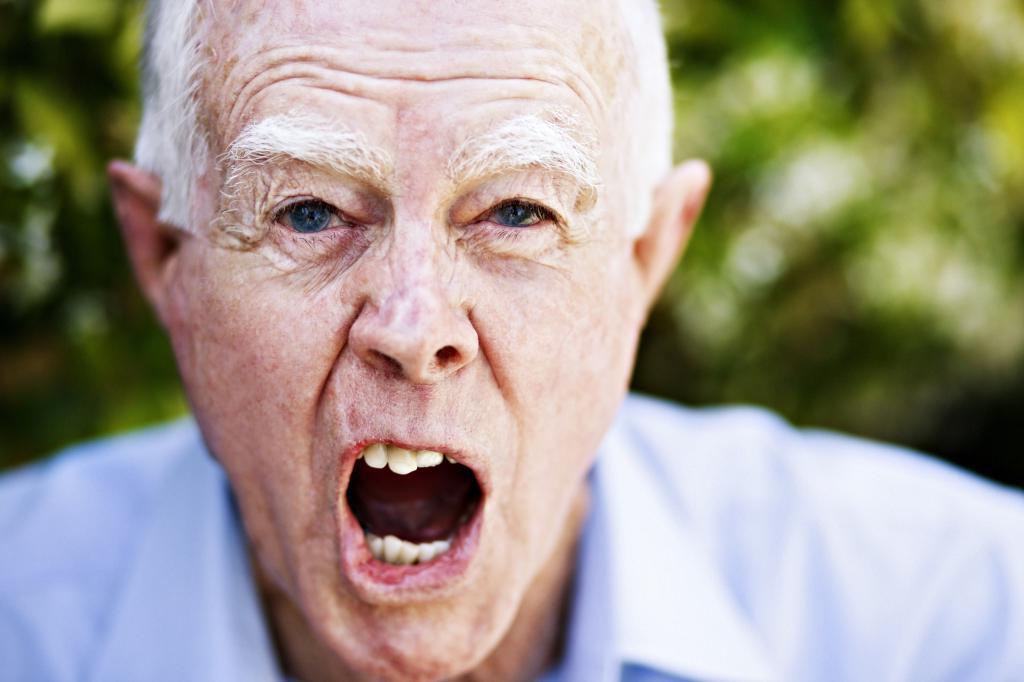 Сердитый старик: ученые выяснили, почему пожилые люди ворчат