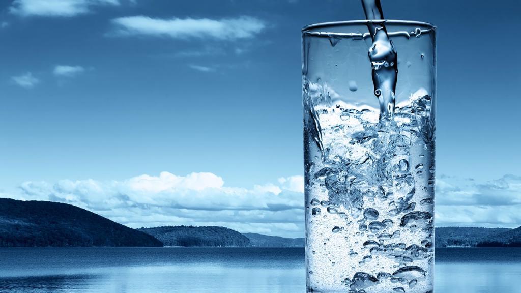 Пить или не пить? Почему чрезмерное употребление воды опаснее, чем обезвоживание