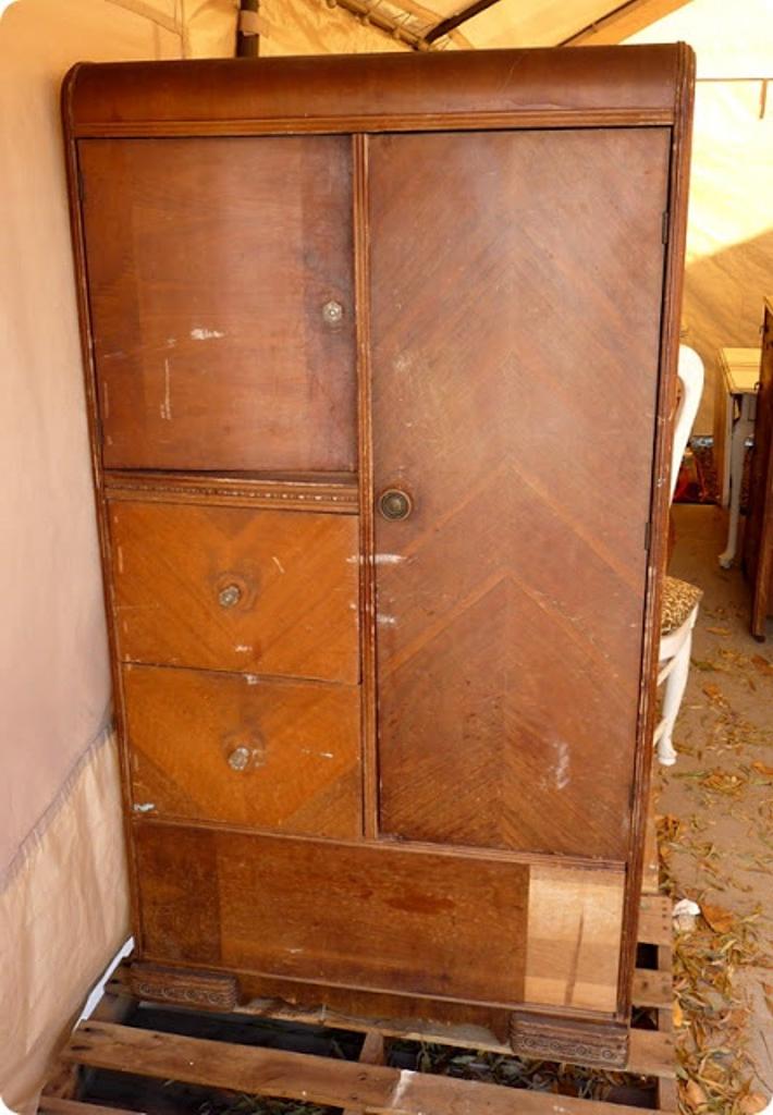 Не знаете как обновить старый шкаф? Бюджетные способы
