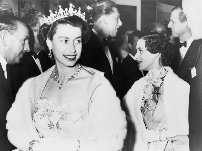Несколько фактов из жизни королевской семьи, о которых Елизавета II хотела бы забыть