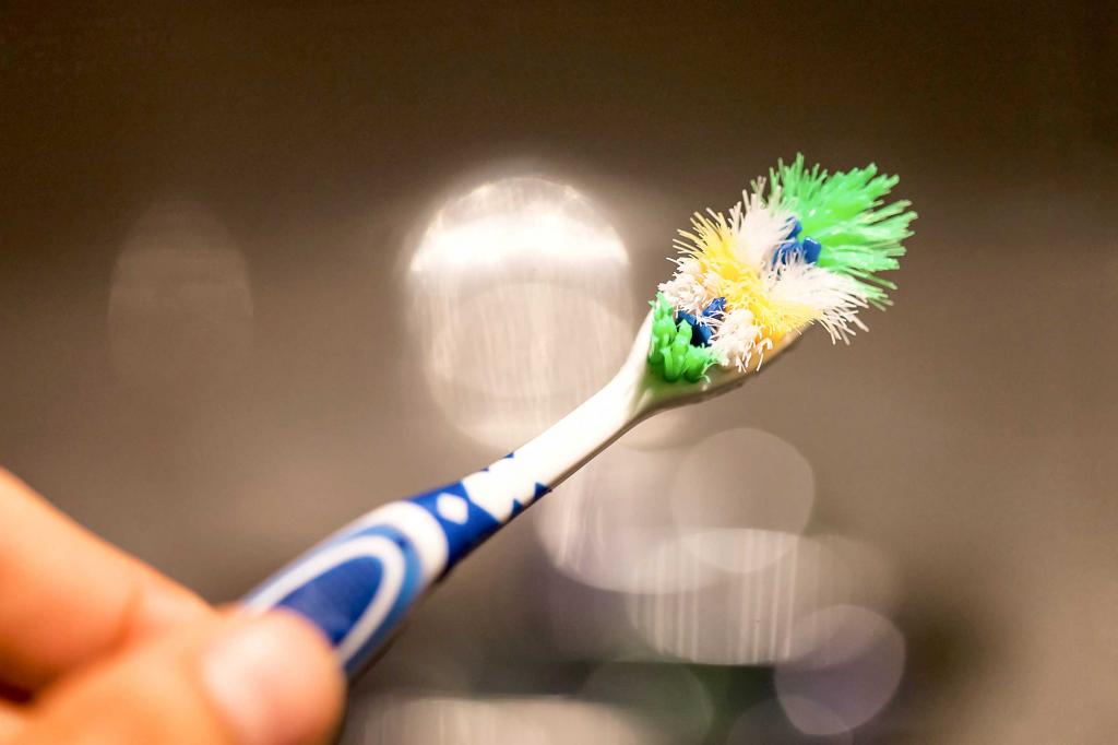 Главные ошибки при чистке зубов, от которых следует избавиться