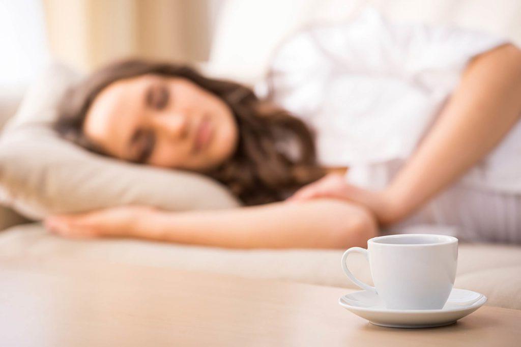Сон после кофе заряжает энергией на весь день? Проверка нового популярного лайфхака