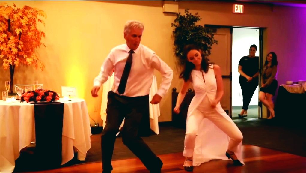 Зажигательный танец отца и дочери на свадьбе (видео)