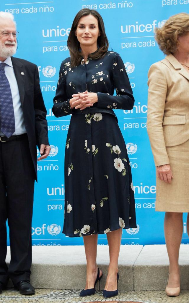 Королева Испании Летиция становиться законодательницей моды. Любуемся ее нарядами