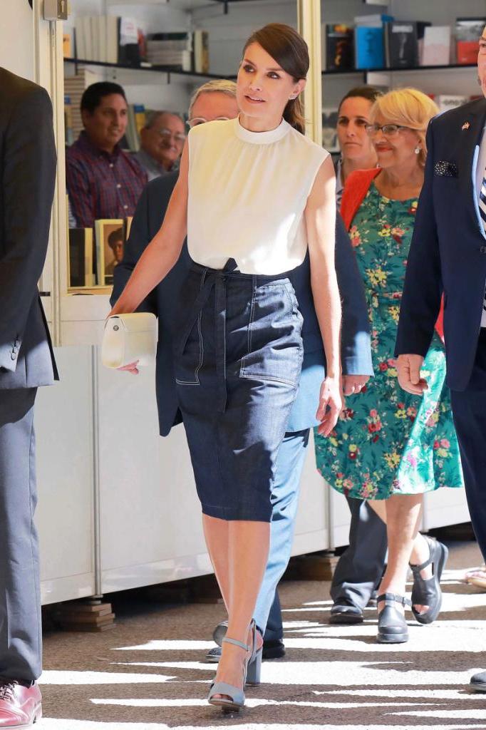 Королева Испании Летиция становиться законодательницей моды. Любуемся ее нарядами