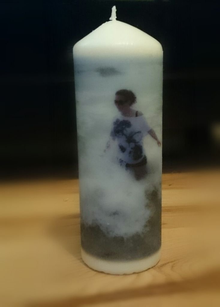 Подруга подкинула отличную идею для подарка - сделать свечу с фото своими руками. Получился потрясающий презент мужу