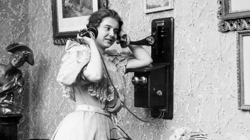 2) Телефон времен викторианской эпохи, 1890. 