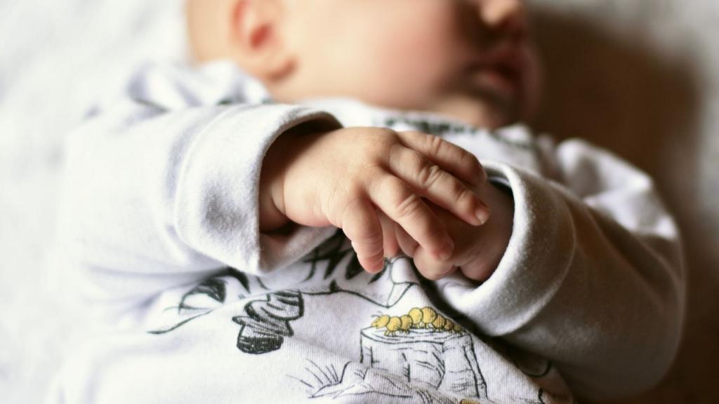6 моментов, которые нужно учитывать, прежде чем публиковать фото новорожденного ребенка