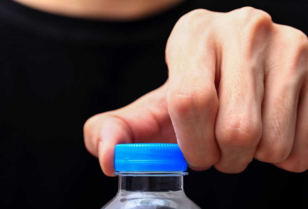 Bottle Cap Challenge: в Сети набирает популярность новый челлендж 