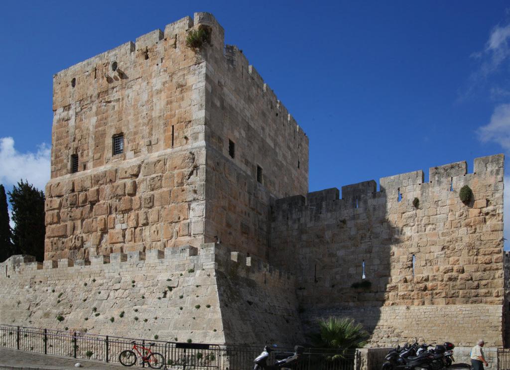 В древнем городе Бет-Сайда обнаружили городские ворота, датированные 10 веком до н.э. Находка дает возможность предположить, что Соломон и Давид могли быть не единовластными царями в Израильском царстве