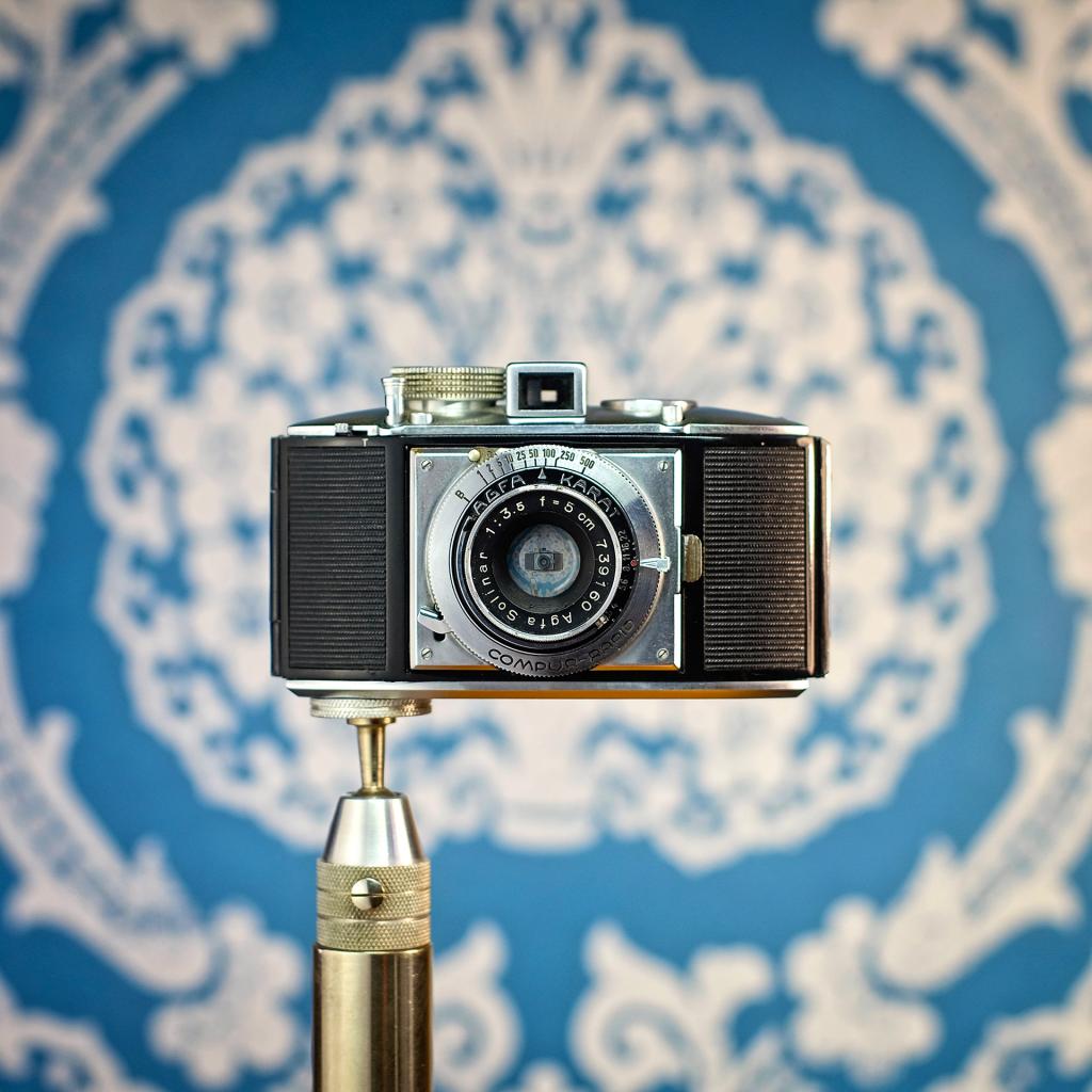 Тот момент, когда старый фотоаппарат делает селфи. Необычный проект от немецкого фотографа Дж. Флинна Ньютона