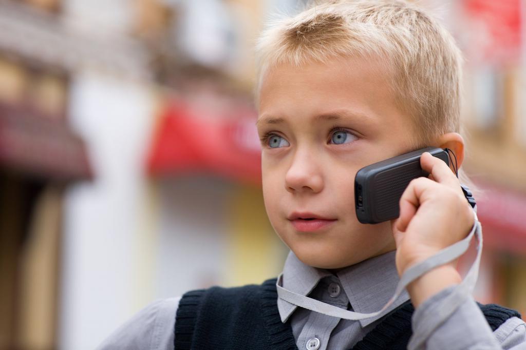 Сотовый телефон необходим каждому школьнику: 5 причин