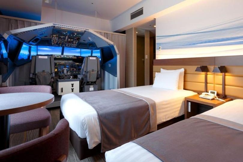 В номере отеля в Японии есть симулятор пилота в натуральную величину, где гость может развлечься, не выходя из спальни